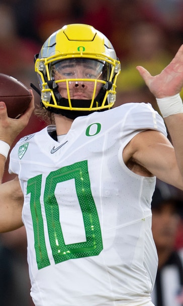 QB Justin Herbert calmly leads resilient No. 7 Oregon